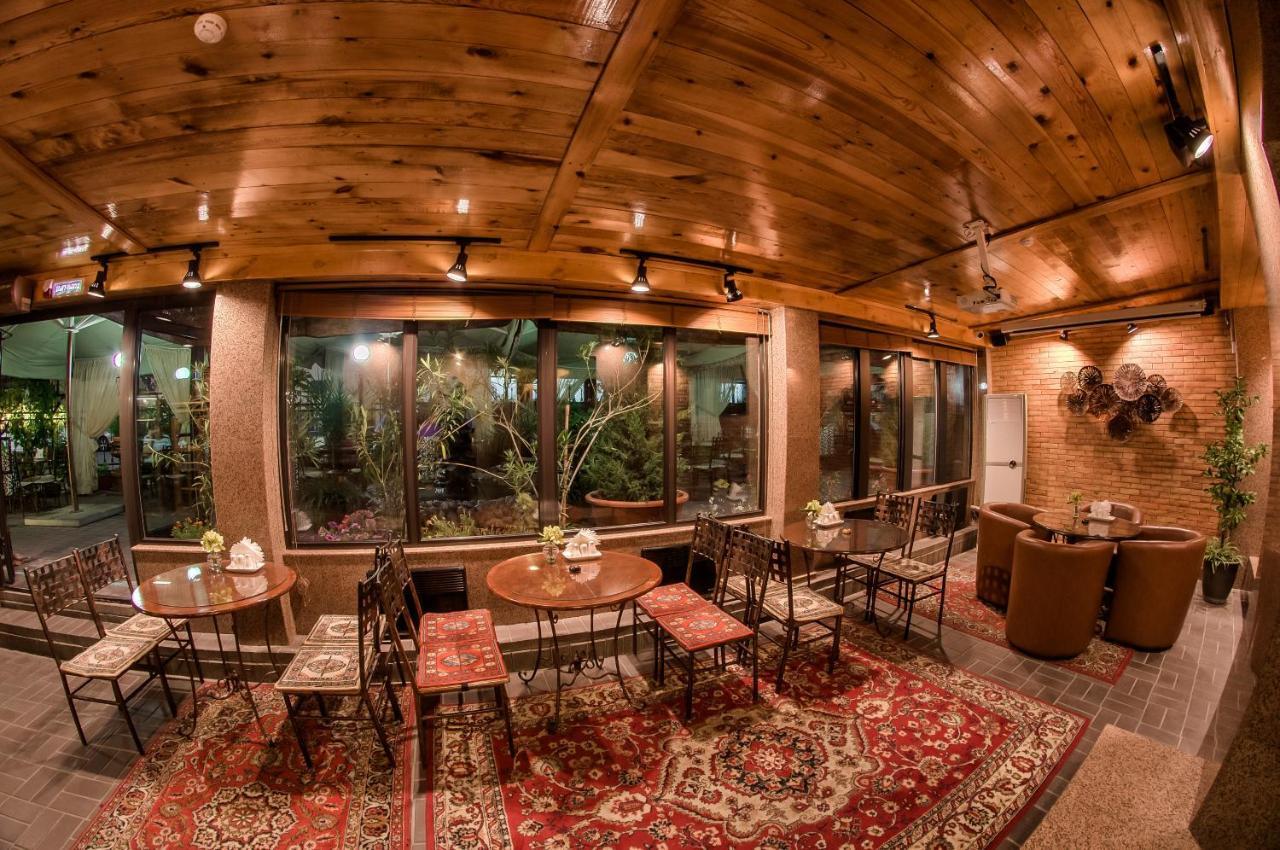 Hotel Uyut Almaty Exteriér fotografie